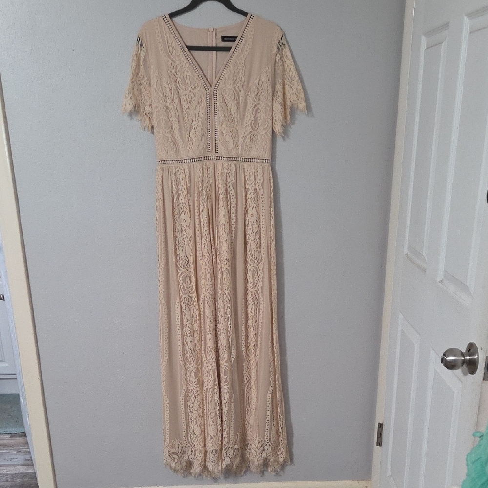 Elegant Lace Maxi Dress in Cream